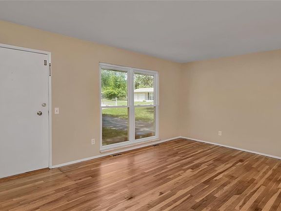 3rd image of 810 Bordeaux Ct