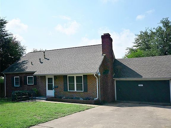 5th image of 701 Woodcrest Dr