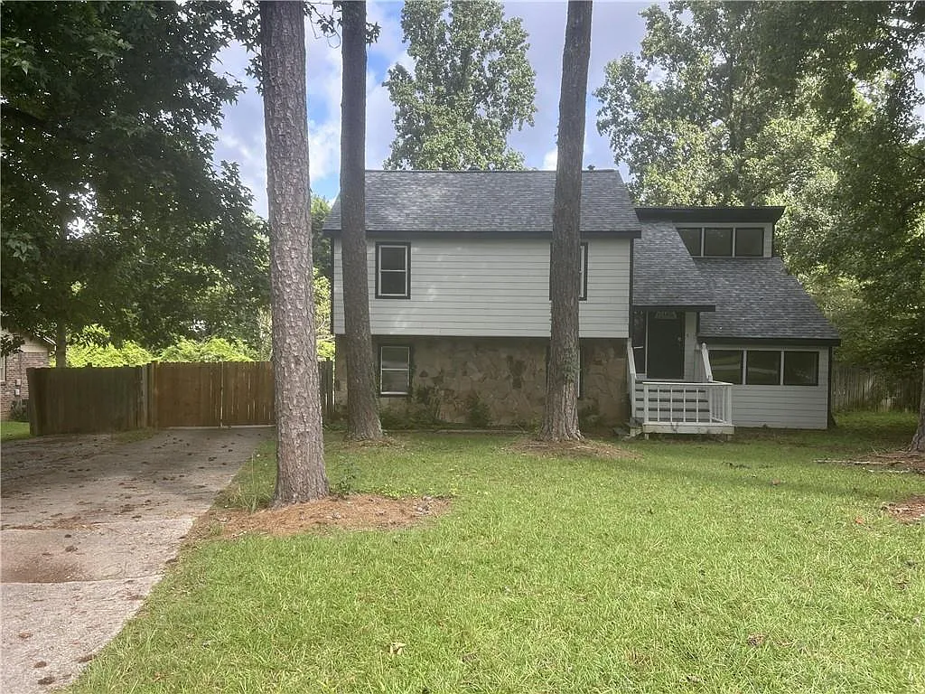 4 bed, 3.0 bath, 2070 sqft, $2,600 — Photo 1