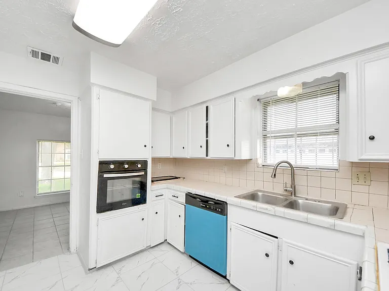 9131 Rentur Dr — Photo 7