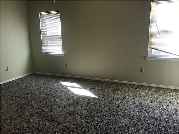 4th image of 185 Kingspoint Blvd