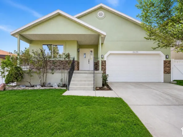 4939 W Berry Creek Dr, Riverton, UT 84096