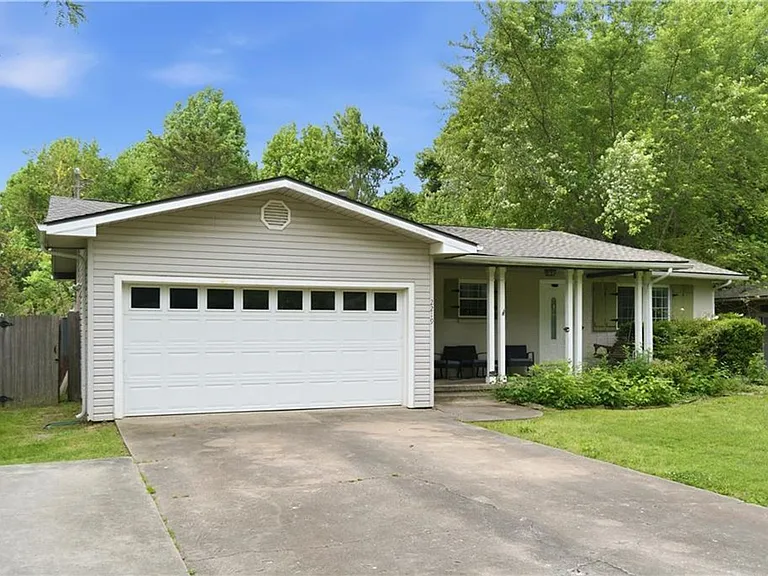 2219 W Ora Dr — Photo 2