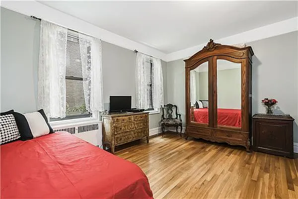 Sold by Avenue Sotheby's International Realty | media 18