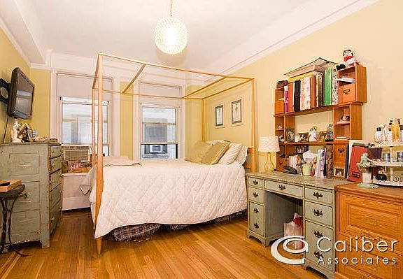 4th image of 240 W 98th St #4L