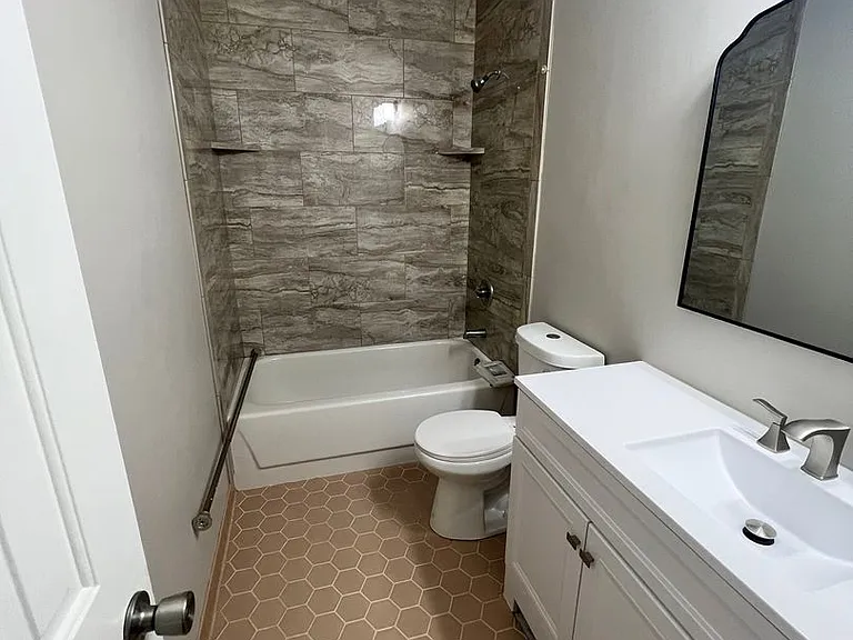1371-1373 Hampton Dr — Photo 10