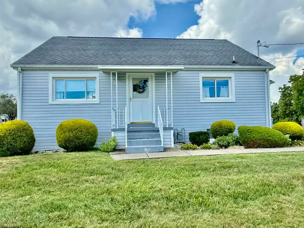 1617 Crestmont Cir, Fairmont, WV 26554