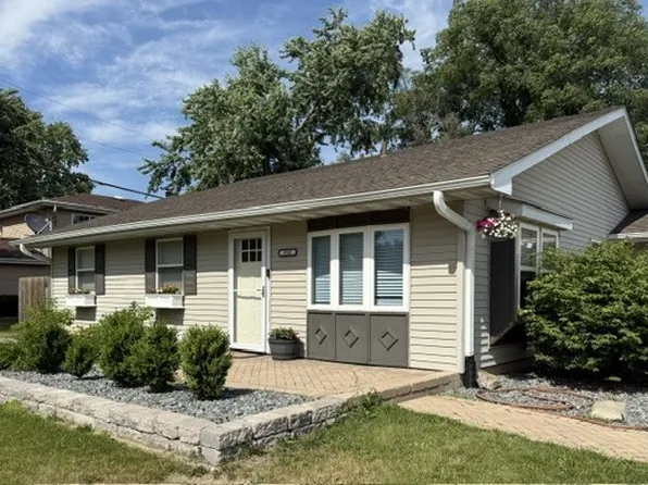 934 Ogden Rd, New Lenox, IL 60451