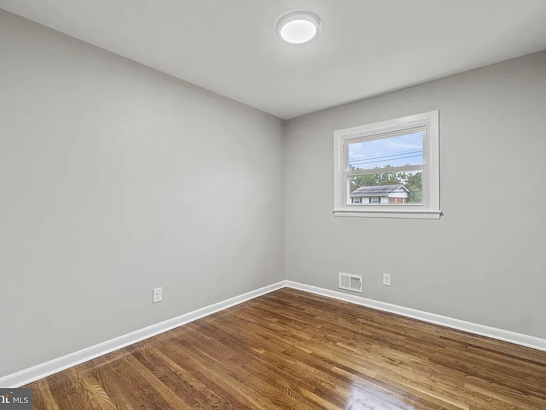 1110 Chiswell Ln — Photo 16