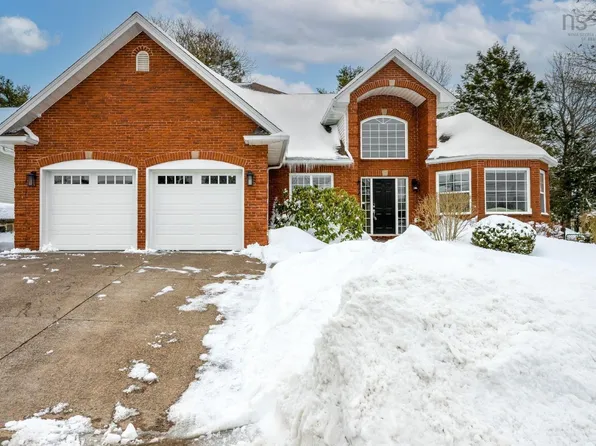 19 Quinn Ct, Halifax, NS B4A 4B3