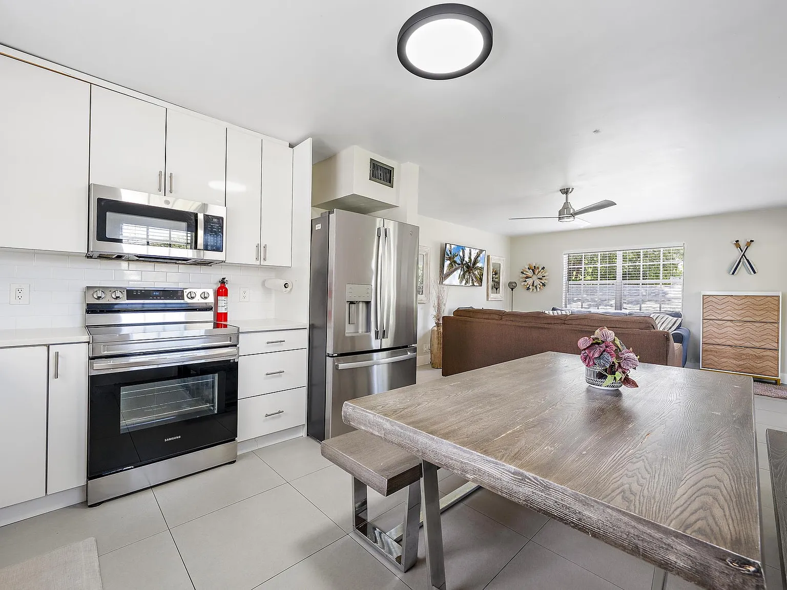 2 bed, 924 sqft, $2,500 — Photo 2