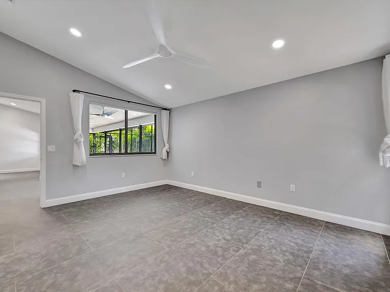 6044 Marella Dr — Photo 28
