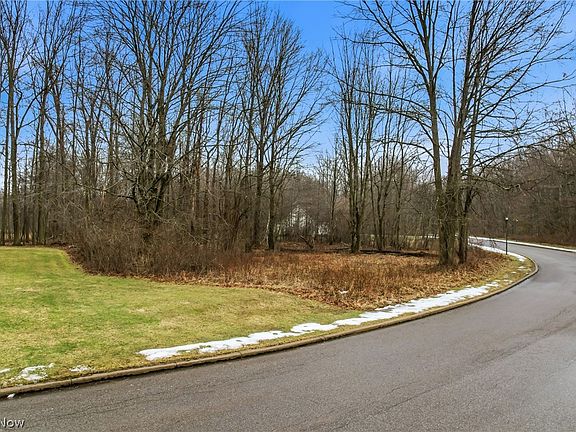 3rd image of Lakeview Dr