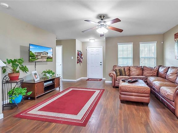 3rd image of 207 Frio River Trl