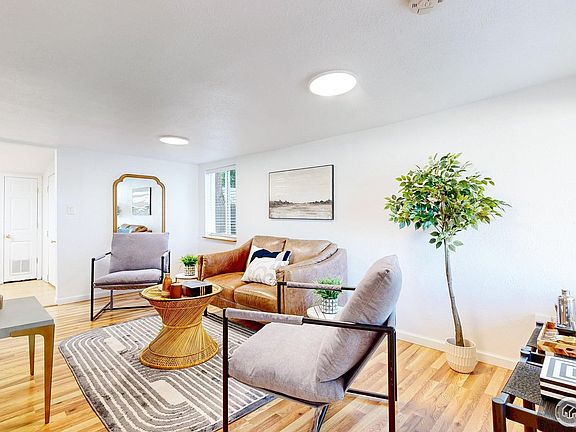 5th image of 332 W 1st St