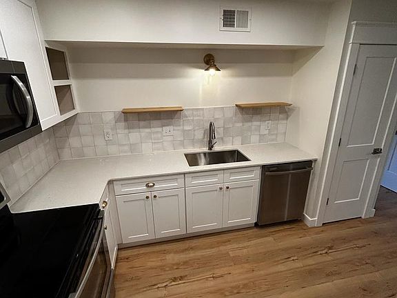 3rd image of 1508 Theresa Dr APT B
