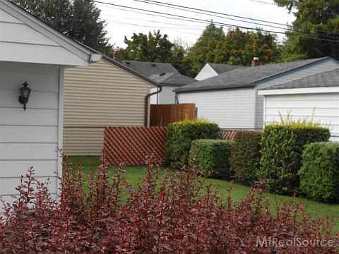 3rd image of 1450 E Maxlow Ave
