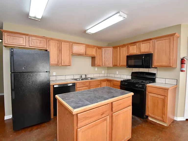 616 Evans St — Photo 7