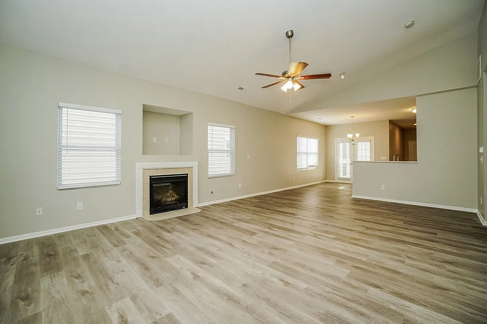 3 bed, 2.0 bath, 1560 sqft, $2,495 — Photo 3