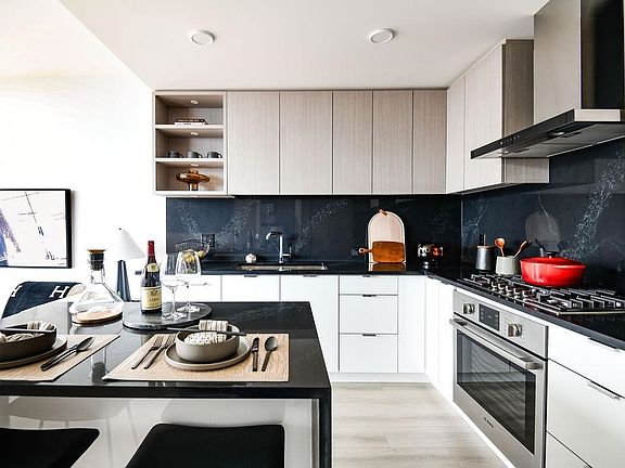 3rd image of 4988 Bennett St #305