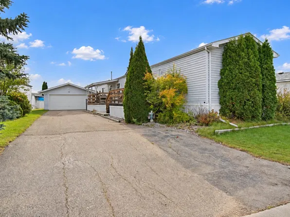 3400 48th St #48, Stony Plain, AB T7Z 1R9