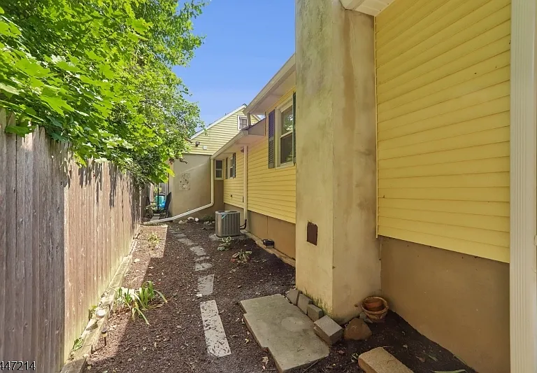 25 Alma Ave — Photo 10