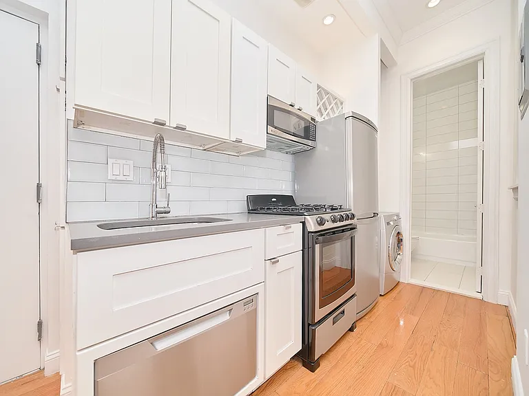 325 E 83rd St #1B — Photo 2