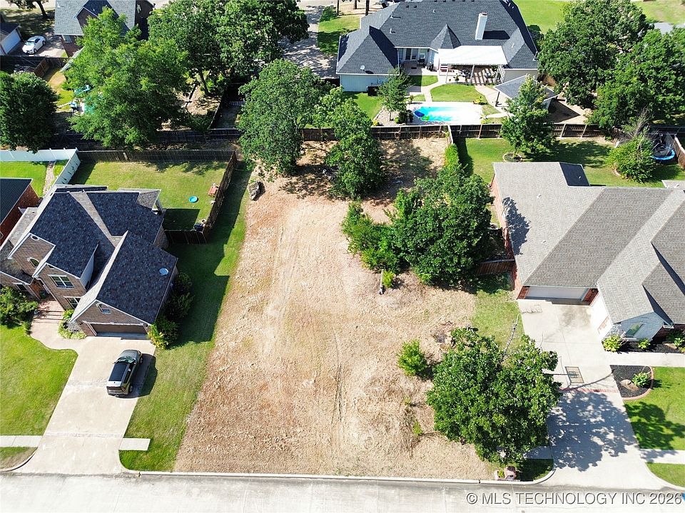 1st image of Edgewood Dr