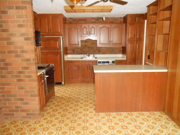 4th image of 508 Waco Ln