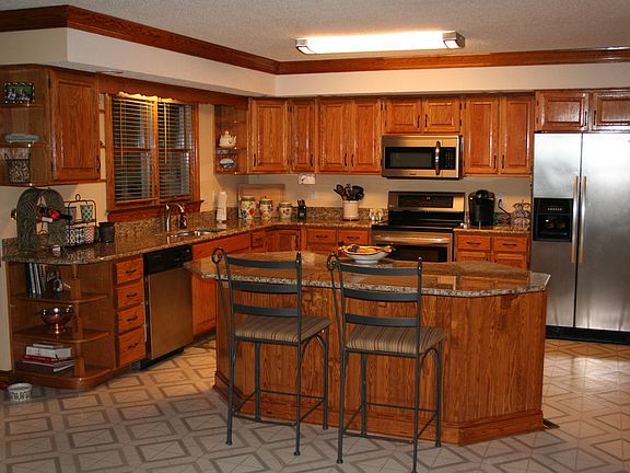 3rd image of 403 Great Oak Ct