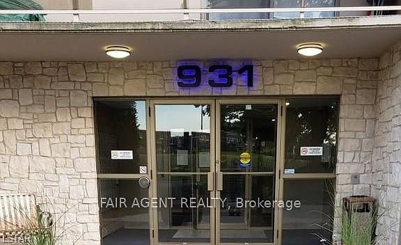 3rd image of 931 Wonderland Rd S #410