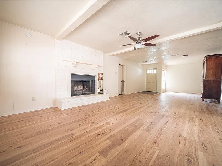 13927 Lynnwood Ln — Photo 3
