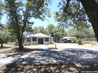 373 Cimarron Dr, Floresville, TX 78114