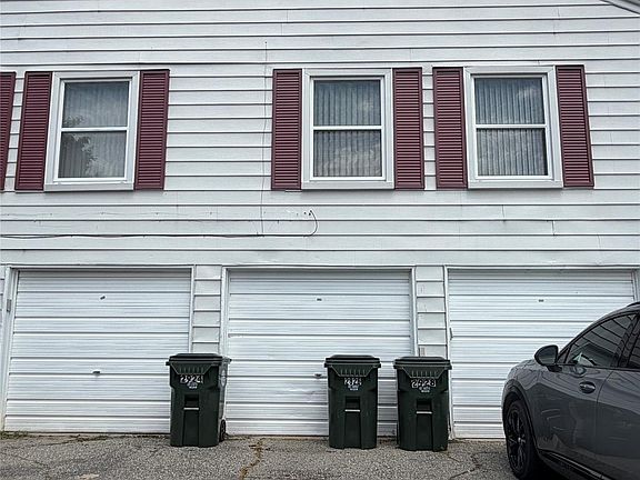 4th image of 2926 Meadowbrook Ct #C