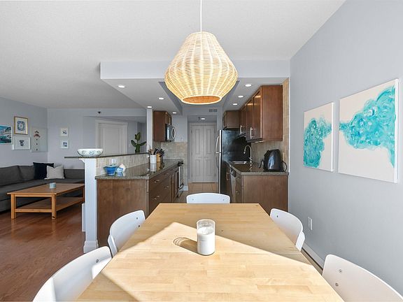3rd image of 45 Vimy Ave #1125