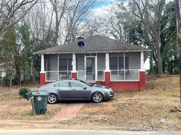 1 Catawba Ave, Great Falls, SC 29055