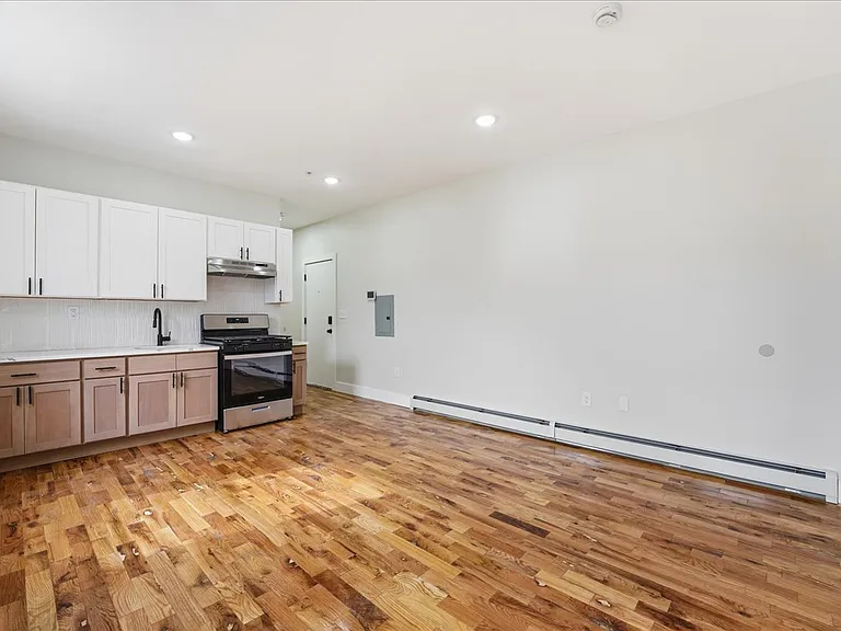 112-114 N Walnut St #2F — Photo 4