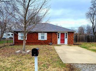 18 Nelson Dr, Bethalto, IL 62010