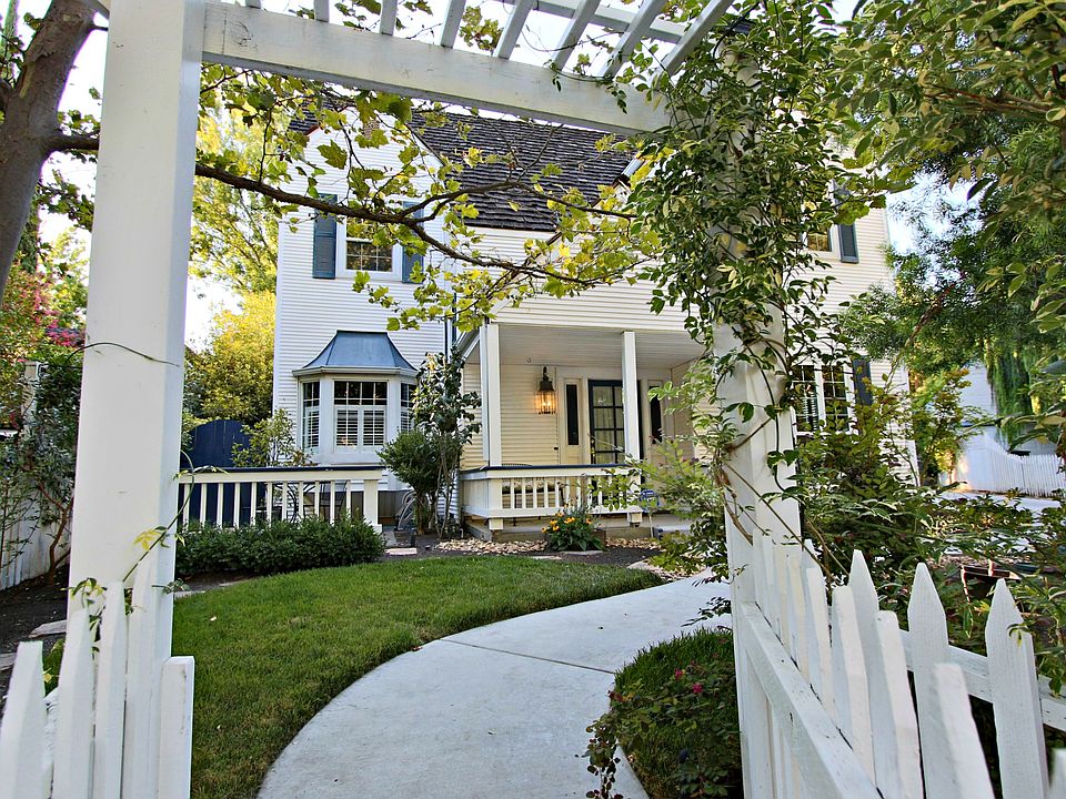 1st image of 22 Heritage Wood Cir
