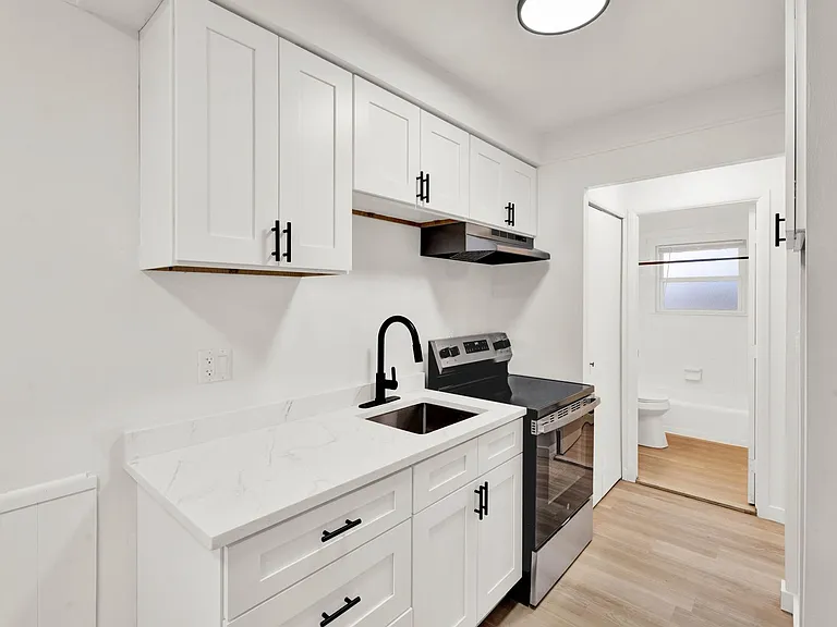 London Falls, Llc - Mt Clemens - Apartments — Photo 13