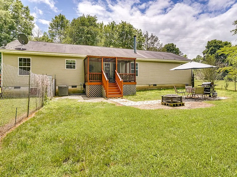 912 Spike Rd — Photo 16