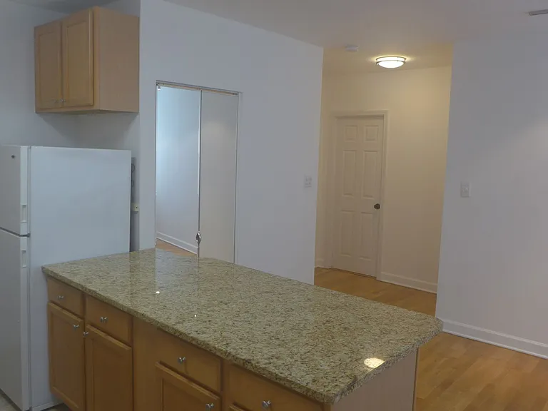 808-12 W Junior Terrace — Photo 9