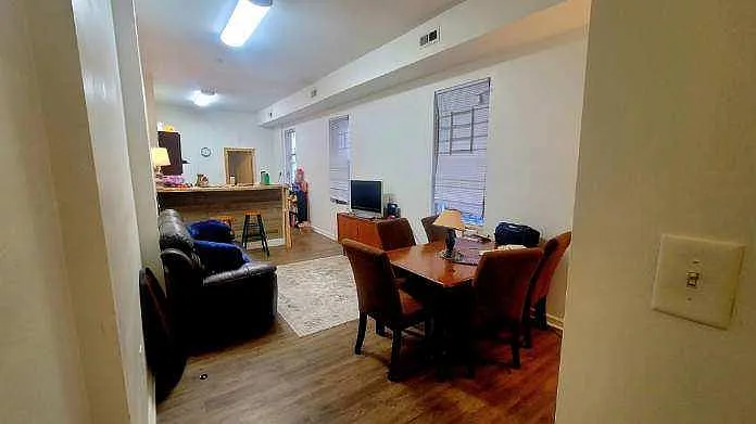 505 W Grace St #A — Photo 4