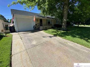 4831 Sherwood Dr, Lincoln, NE 68504