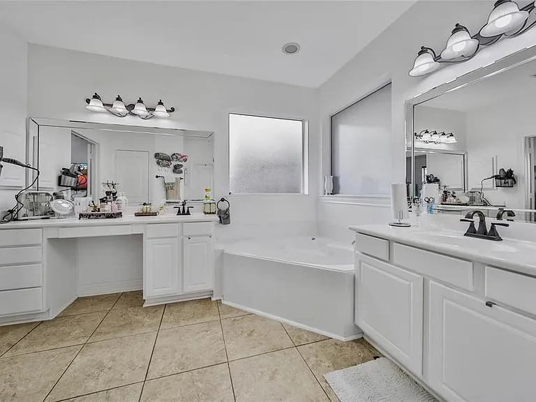 3831 Lakeridge Canyon Dr — Photo 8