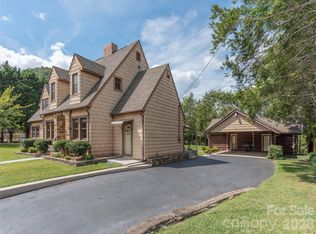 169 N Serpentine Ave, Hot Springs, NC 28743