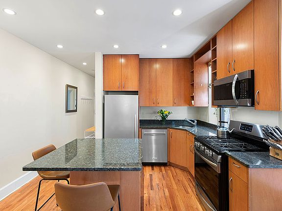 5th image of 363 Saint Johns Pl Unit J