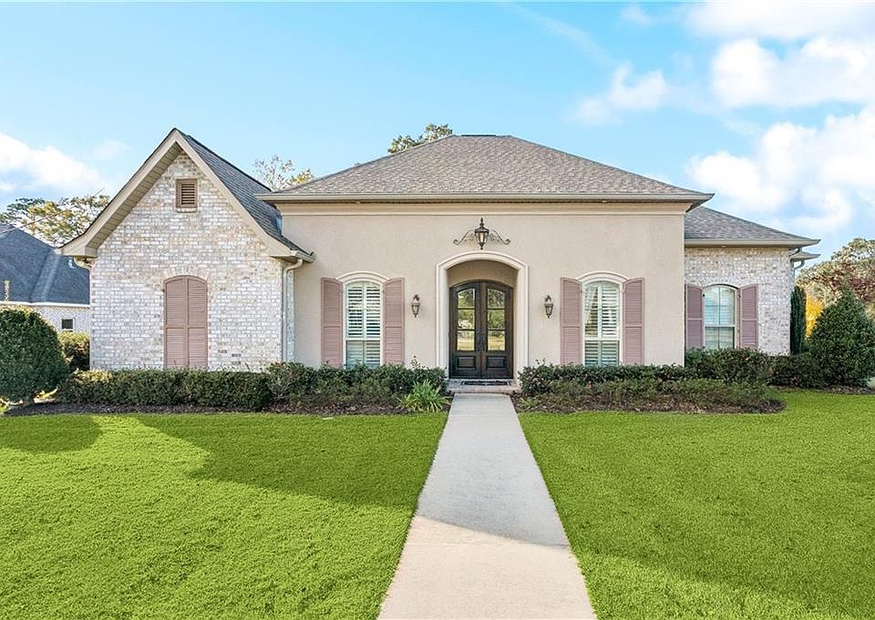 1st image of 924 Great Southern Dr