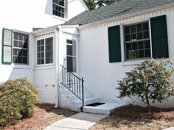 3rd image of 2617 Springwood Dr