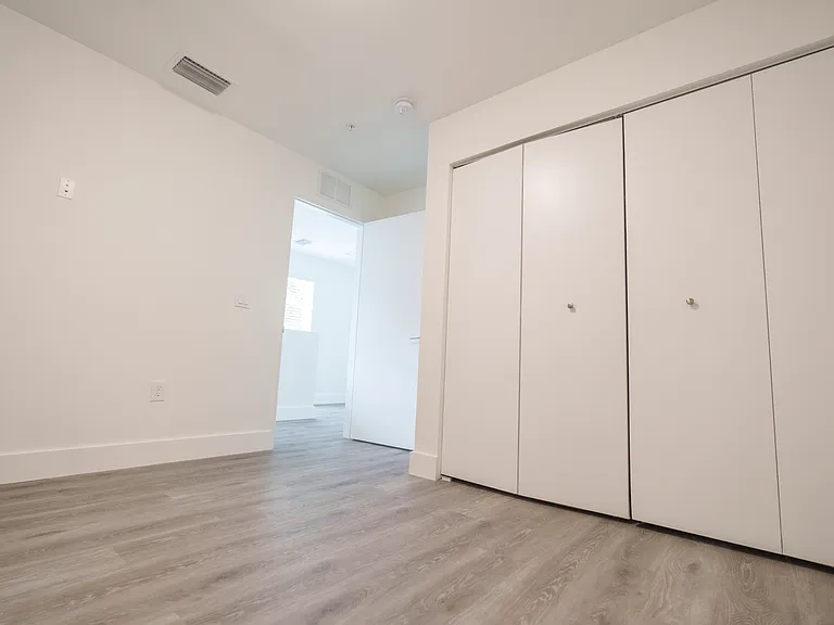 1300 Francis Ave — Photo 12